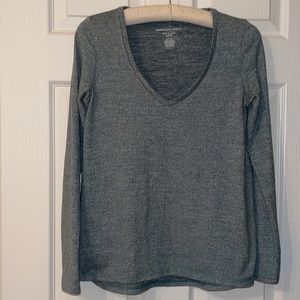 American Eagle Soft and Sexy Plush V Neck Size Small Long Sleeve Shirt